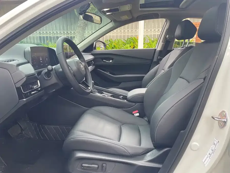 Honda Inspire Insignia 2025 260TURBO Elegant Edition 2025 — миниатюра 2