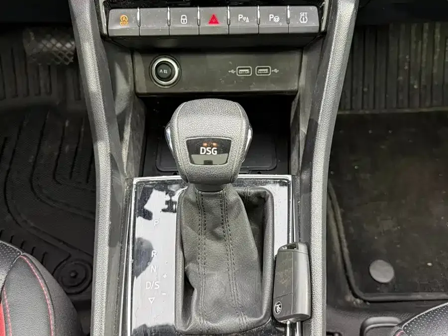 Skoda Karoq Korok 2024 TSI280 Luxury Edition 2023 — миниатюра 5