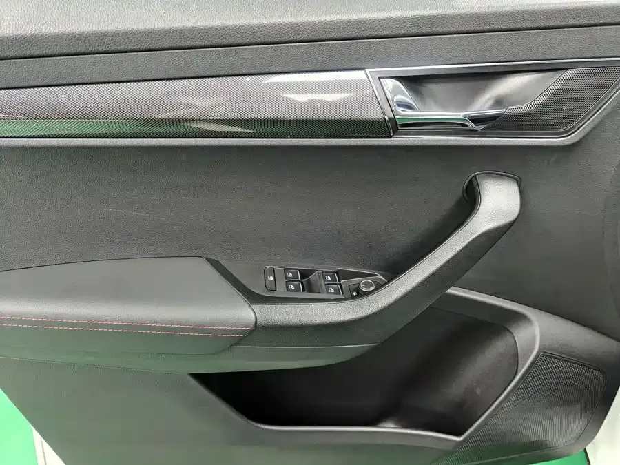 Skoda Karoq Korok 2023 TSI280 Exclusive Edition 2023 — миниатюра 3