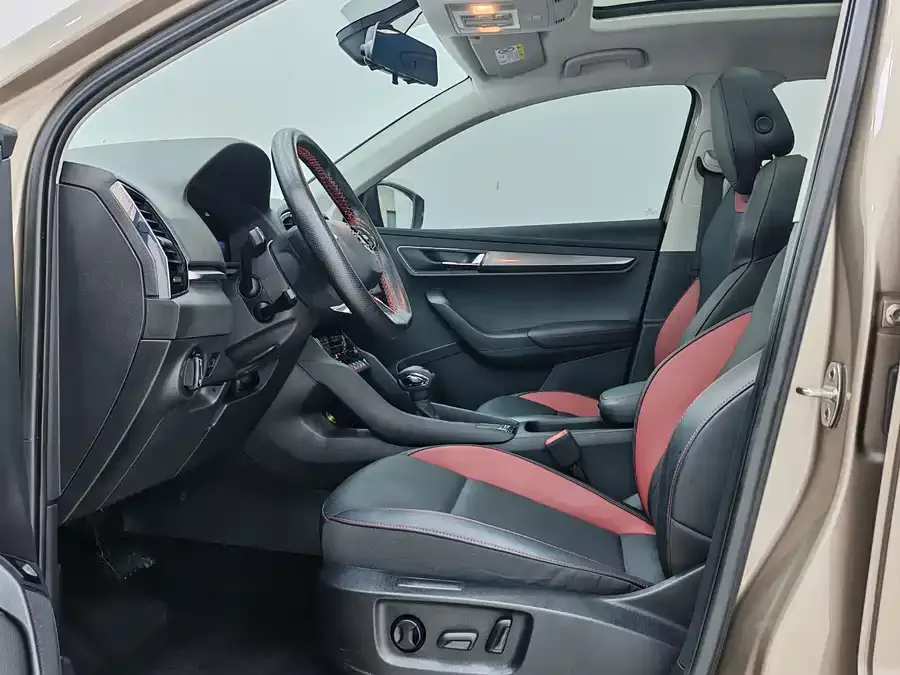 Skoda Karoq Korok 2022 TSI280 Luxury Edition 2022 — миниатюра 4