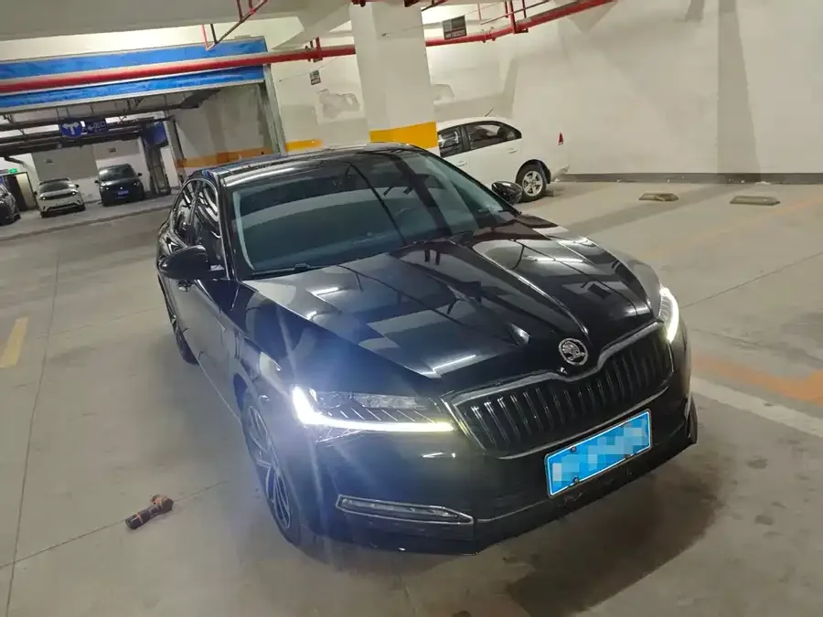 Skoda SuperB Super 2022 TSI280 DSG Exclusive Edition 2022 — миниатюра 3
