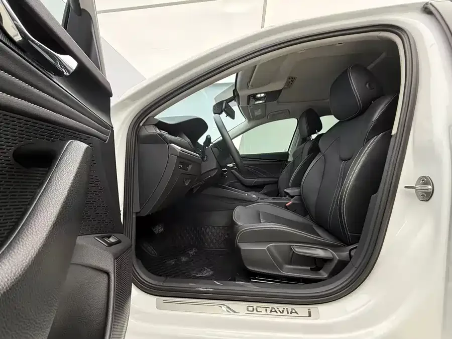 Skoda Octavia Octavia 2023 facelift PRO TSI280 Premium Edition 2023 — миниатюра 5