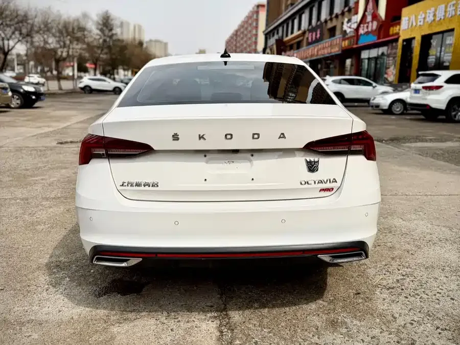 Skoda Octavia Octavia 2022 PRO TSI280 Premium Edition 2022 — миниатюра 2