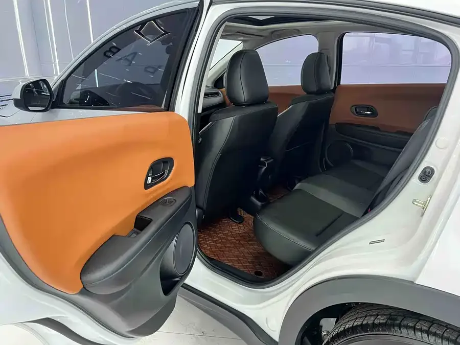 Honda Vezel 2022 VIZI 1.5L CVT Phantom Night Pioneer Edition 2022 — миниатюра 4