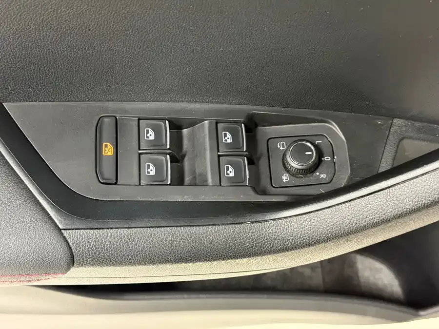 Skoda Karoq Korok 2022 TSI280 Luxury Edition 2022 — миниатюра 4