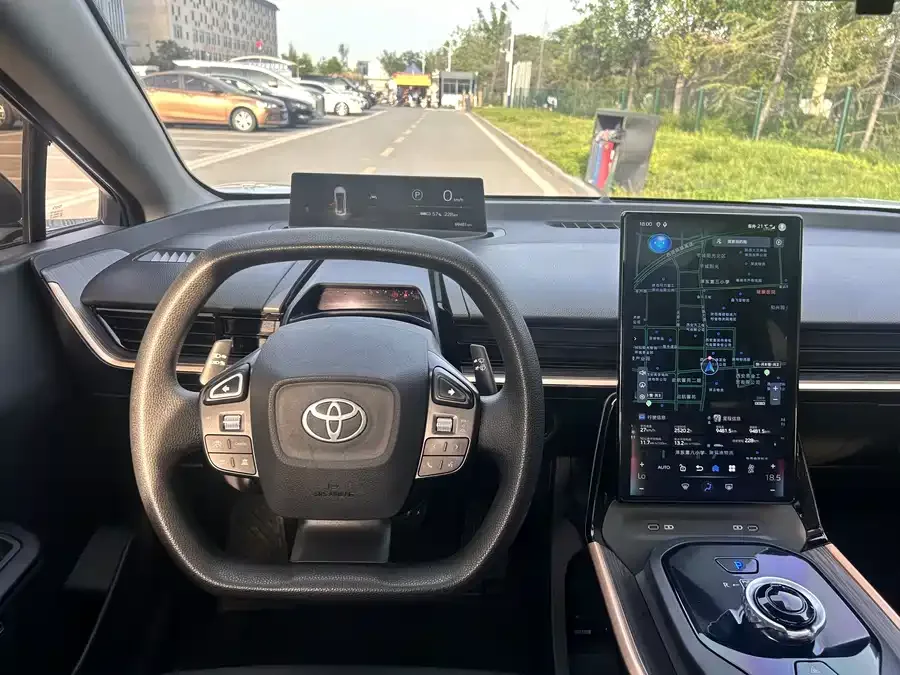 Toyota bZ 3 2023 517km Elite PRO 2023 — миниатюра 3