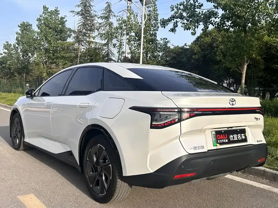 Toyota bZ 3 2023 517km Elite PRO 2023 — миниатюра 4