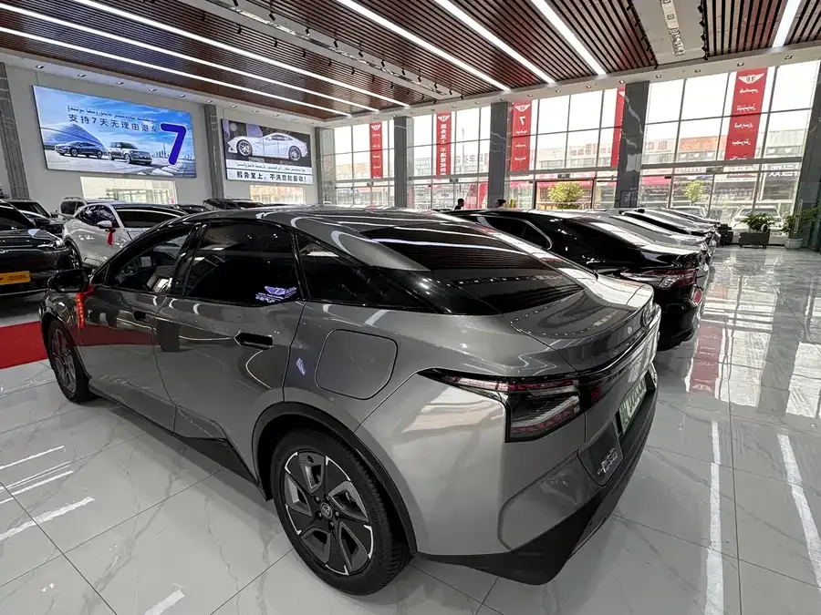Toyota bZ 3 2023 517km Elite PRO 2023 — миниатюра 3