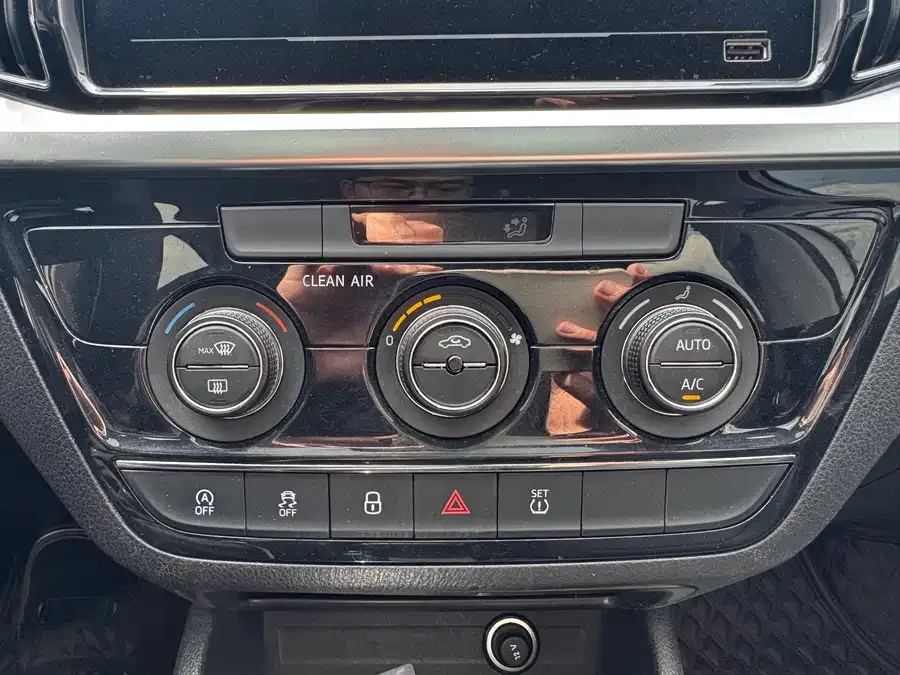Skoda Kamiq Komic 2022 1.5L automatic comfort version 2023 — миниатюра 5