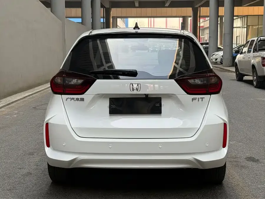 Honda Fit Fit 2022 1.5L CVT Trendy Sunroof Edition 2022 — миниатюра 2