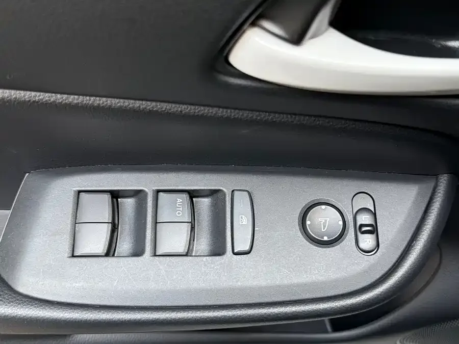 Honda Fit Fit 2022 1.5L CVT Trendy Sunroof Edition 2022 — миниатюра 5