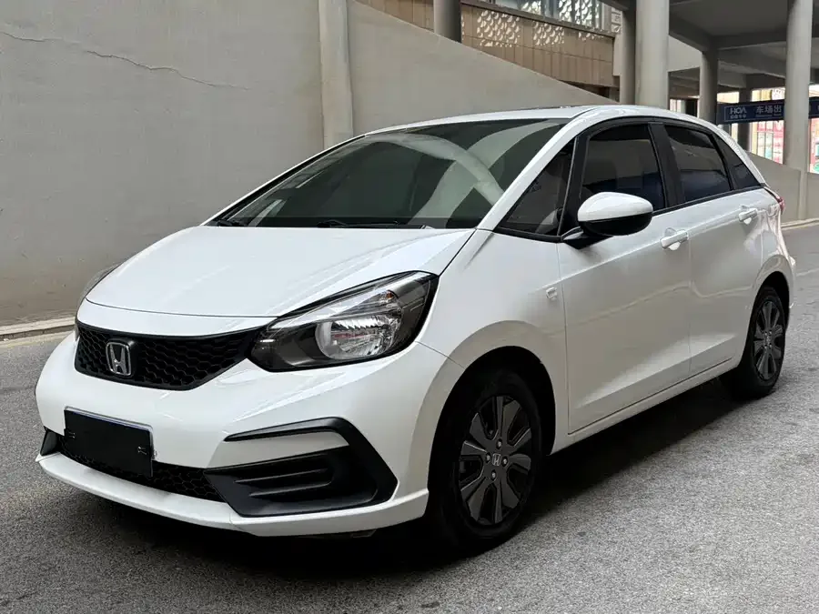Honda Fit Fit 2022 1.5L CVT Trendy Sunroof Edition 2022 — фото 1, купить с доставкой в Москву