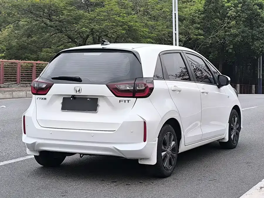 Honda Fit Fit 2022 1.5L CVT Trendy Sunroof Edition 2022 — миниатюра 2