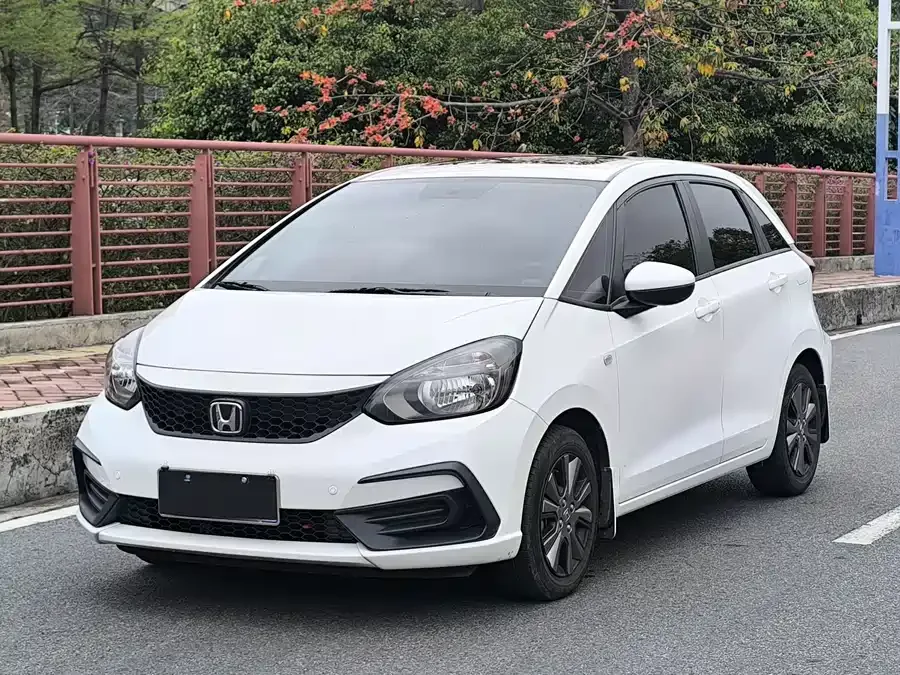 Honda Fit Fit 2022 1.5L CVT Trendy Sunroof Edition 2022 — фото 1, купить с доставкой в Москву