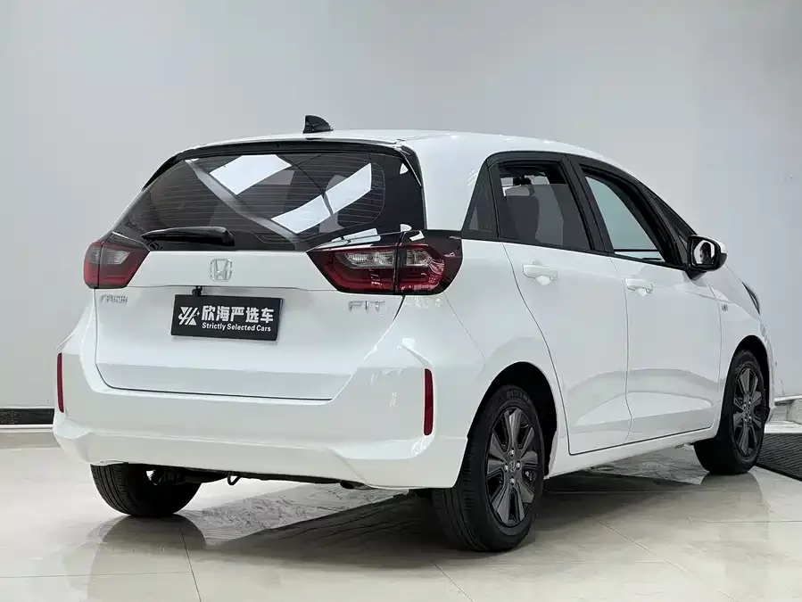 Honda Fit Fit 2022 1.5L CVT Trendy Sunroof Edition 2023 — миниатюра 2