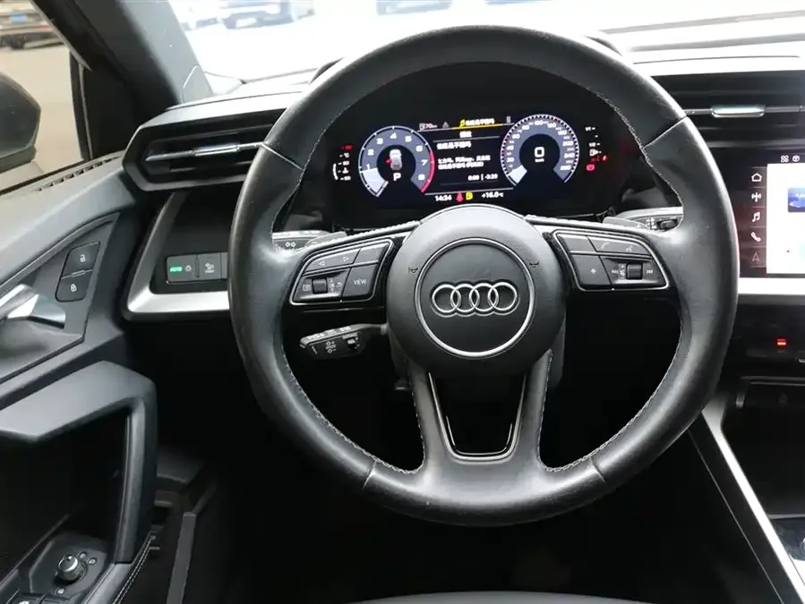 Audi A3 2022 Sportback 35 TFSI stylish and sporty 2023 — миниатюра 4
