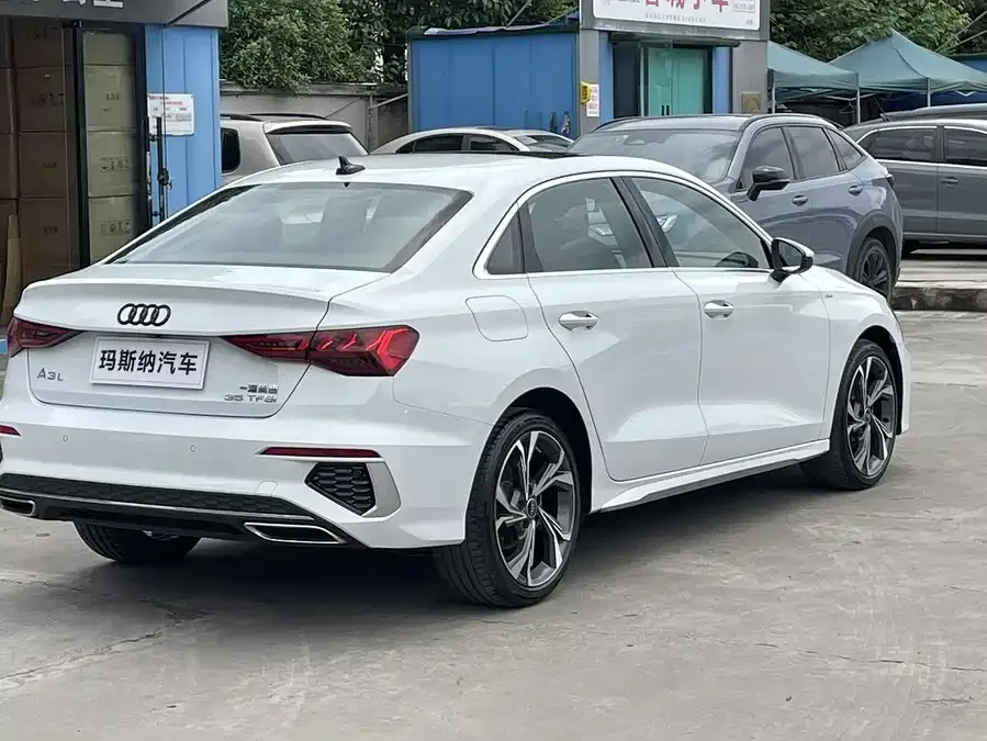 Audi A3 2022 A3L Limousine 35 TFSI Luxury Sports 2023 — миниатюра 2