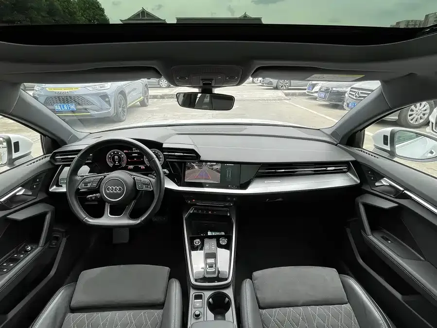 Audi A3 2022 A3L Limousine 35 TFSI Luxury Sports 2023 — миниатюра 5
