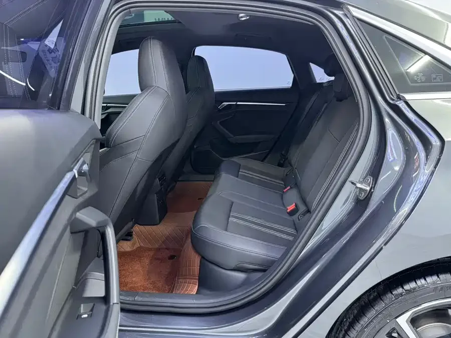 Audi A3 2023 A3L Limousine 35 TFSI Fashion Sports 2022 — миниатюра 5