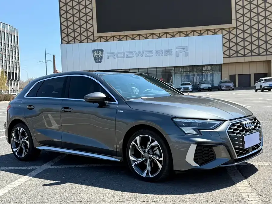 Audi A3 2022 Sportback 35 TFSI stylish and sporty 2022 — миниатюра 3