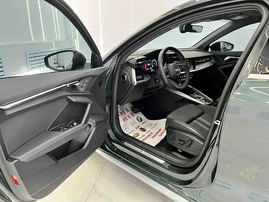 Audi A3 2023 Sportback 35 TFSI stylish and sporty 2023 — миниатюра 4