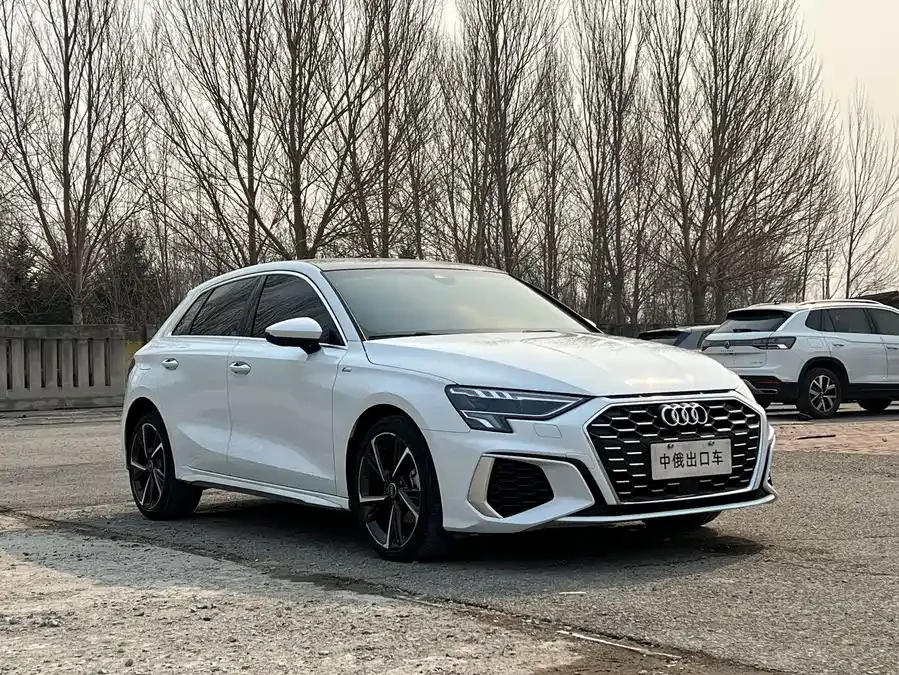 Audi A3 2022 Sportback 35 TFSI stylish and sporty 2023 — миниатюра 3