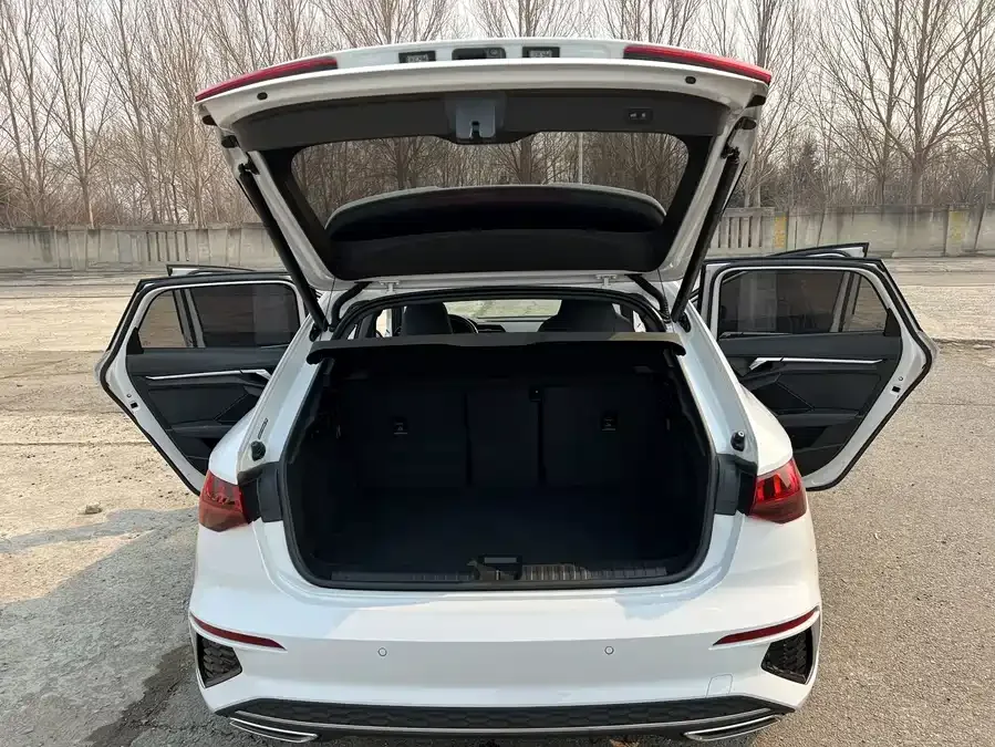 Audi A3 2022 Sportback 35 TFSI stylish and sporty 2023 — миниатюра 4