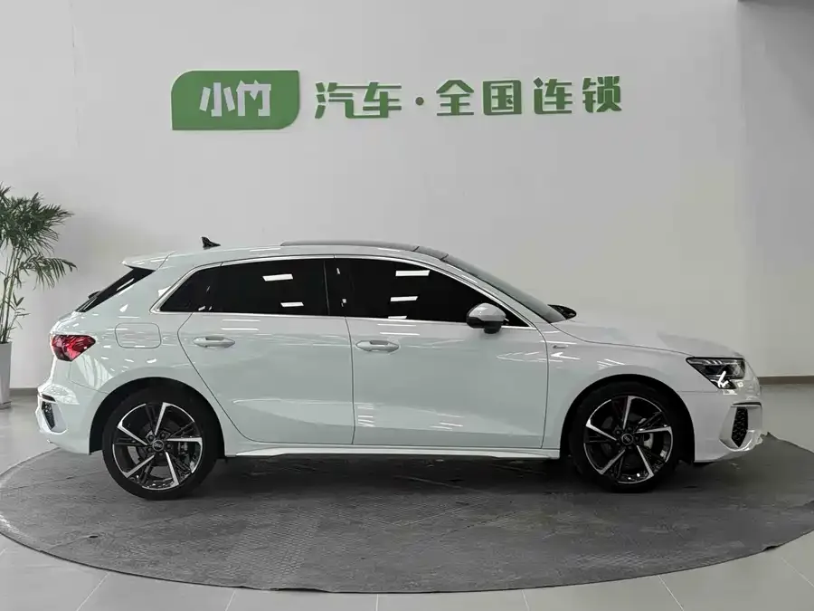 Audi A3 2022 Sportback 35 TFSI stylish and sporty 2022 — миниатюра 4
