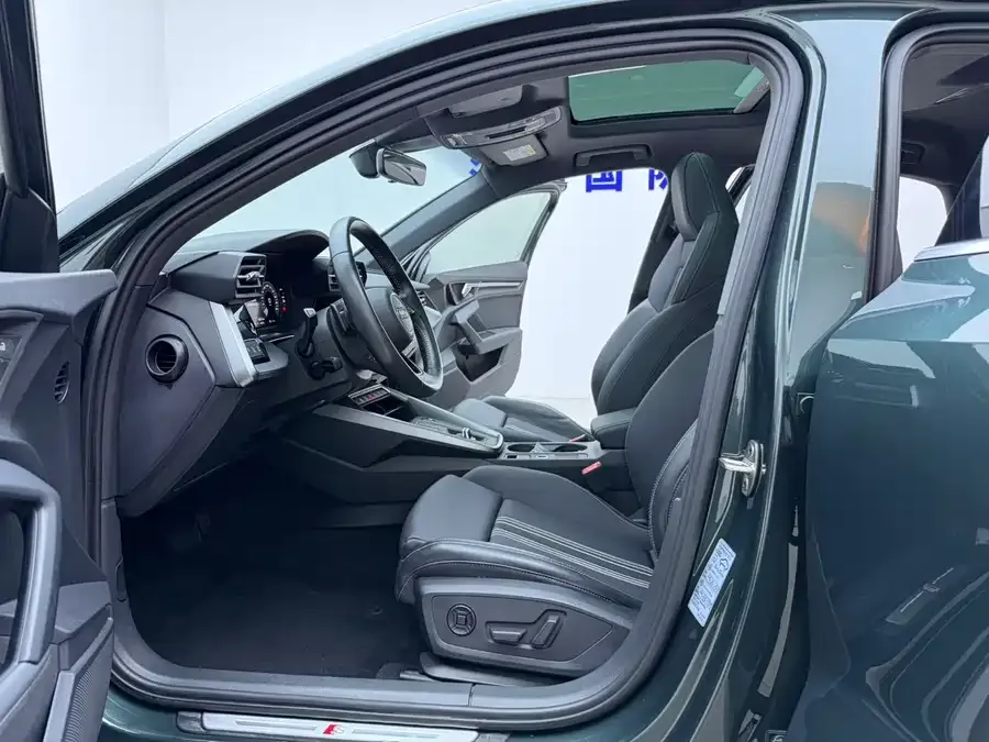 Audi A3 2022 A3L Limousine 35 TFSI Fashion Sports 2022 — миниатюра 2