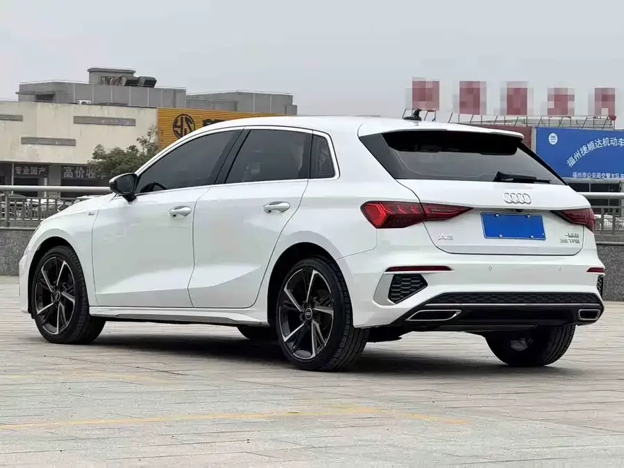 Audi A3 2023 Sportback 35 TFSI stylish and sporty 2023 — миниатюра 3
