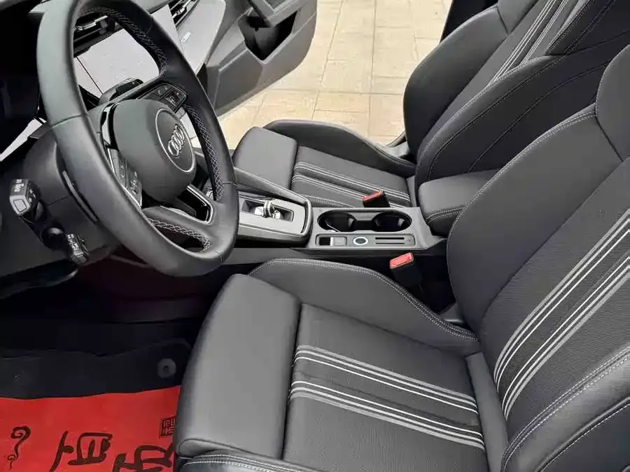 Audi A3 2023 Sportback 35 TFSI stylish and sporty 2023 — миниатюра 4