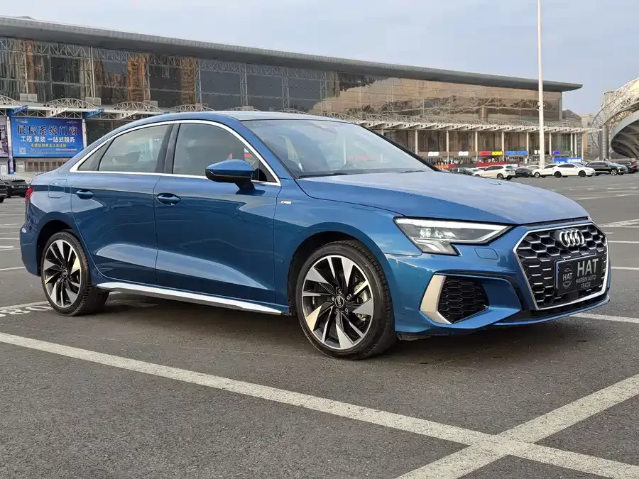 Audi A3 2023 A3L Limousine 35 TFSI Fashion Sports 2023 — миниатюра 3