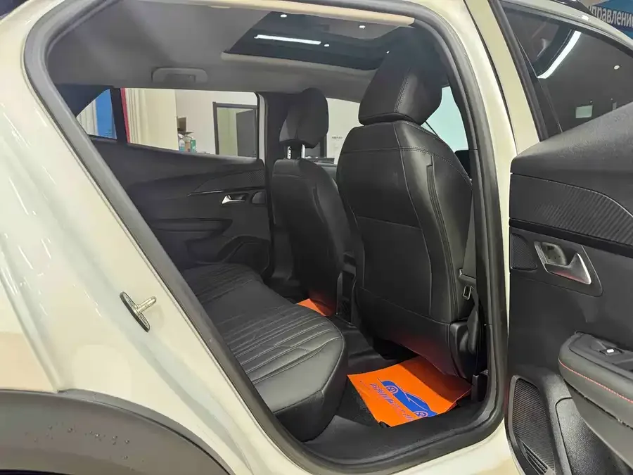 Peugeot 2008 Peugeot 2008 2022 230THP THE ONE 2023 — миниатюра 3