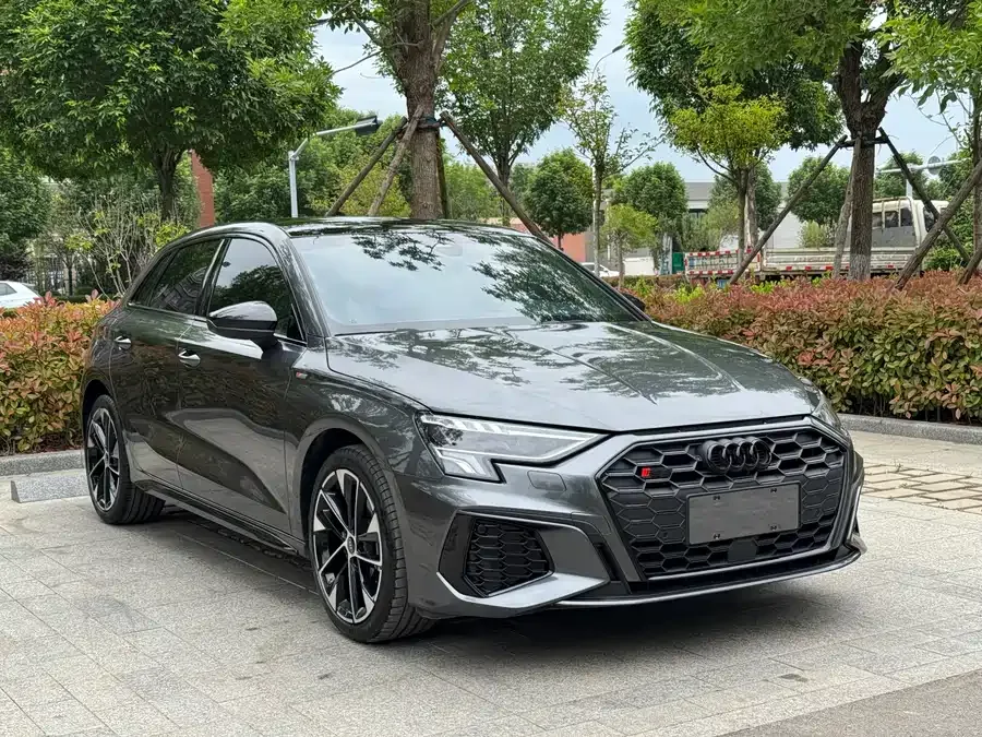 Audi A3 2022 Sportback 35 TFSI stylish and sporty 2022 — миниатюра 3