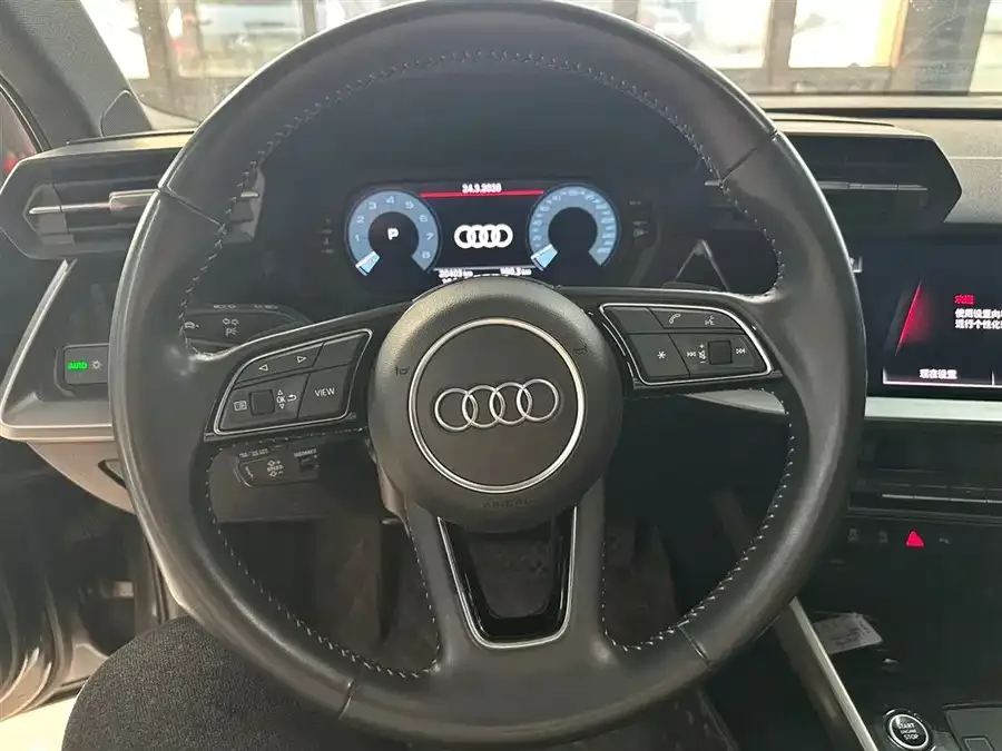 Audi A3 2021 Sportback 35 TFSI stylish and sporty 2022 — миниатюра 4