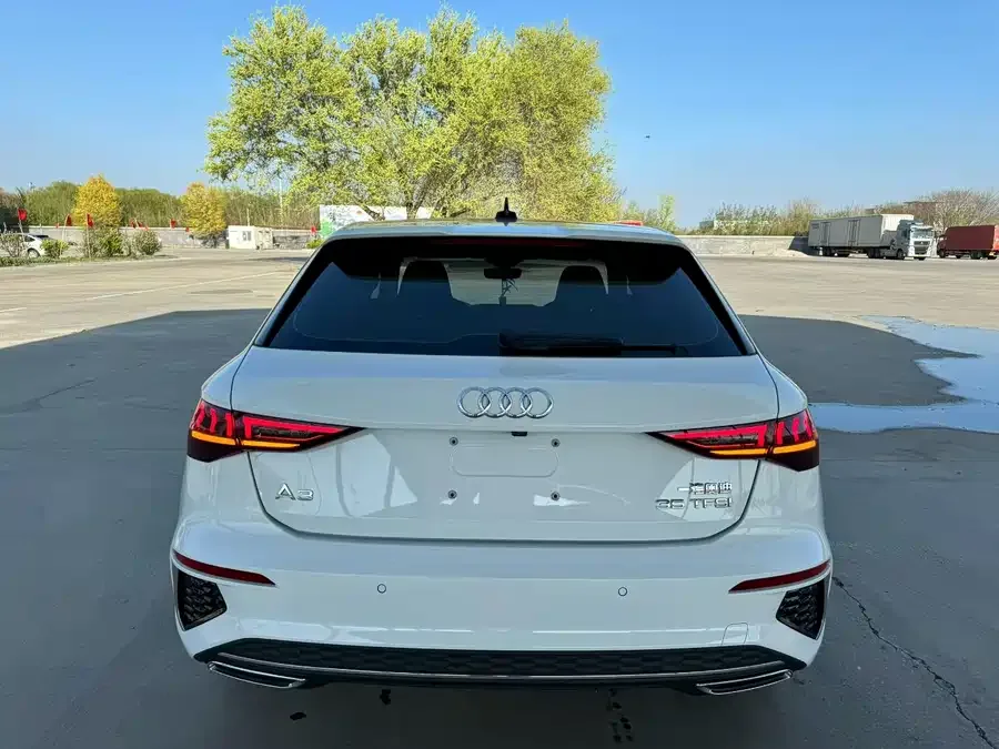 Audi A3 2024 Sportback 35 TFSI aggressive sports model 2024 — миниатюра 2