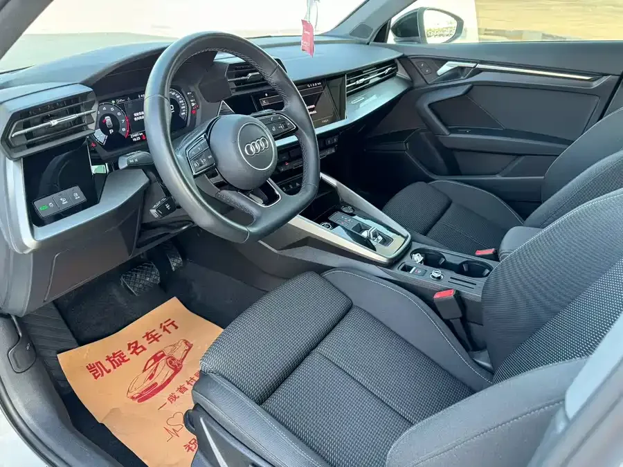 Audi A3 2024 Sportback 35 TFSI aggressive sports model 2024 — миниатюра 4