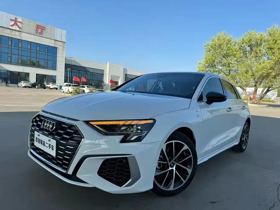 Audi A3 2024 Sportback 35 TFSI aggressive sports model 2024 — фото 1, купить с доставкой в Москву