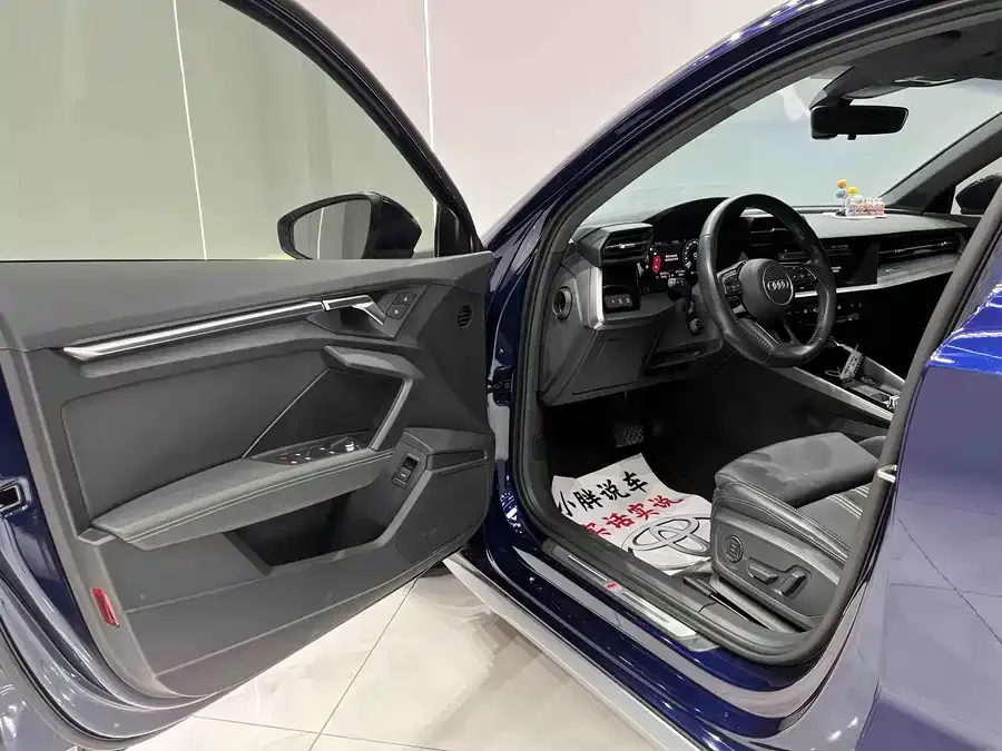 Audi A3 2022 Sportback 35 TFSI stylish and sporty 2022 — миниатюра 4