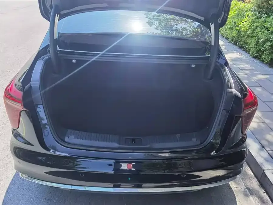 Hongqi H5 Hongqi H5 2024 2.0T Automatic Intelligent Connection Flagship Chang Edition 2023 — миниатюра 2