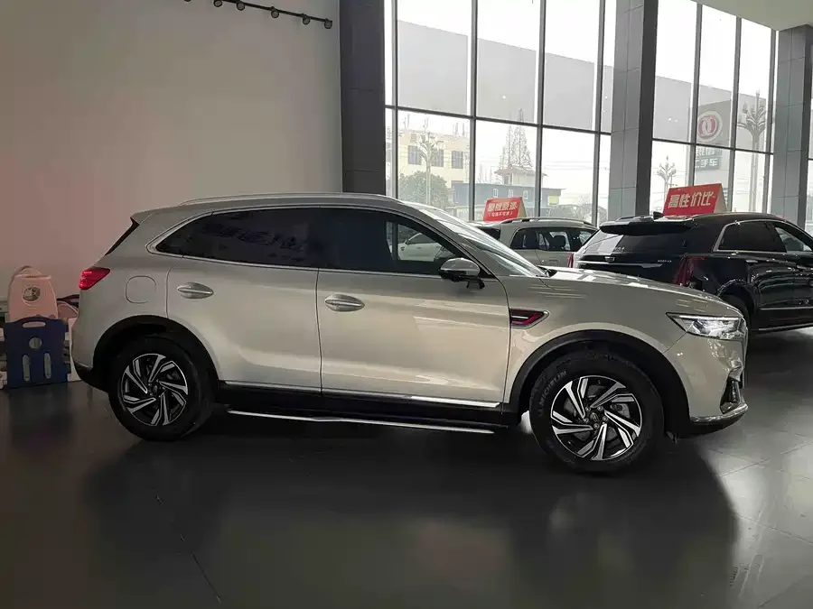 Hongqi HS5 Hongqi HS5 2022 facelift 2.0T Zhilian Qixiang Edition 2023 — миниатюра 3