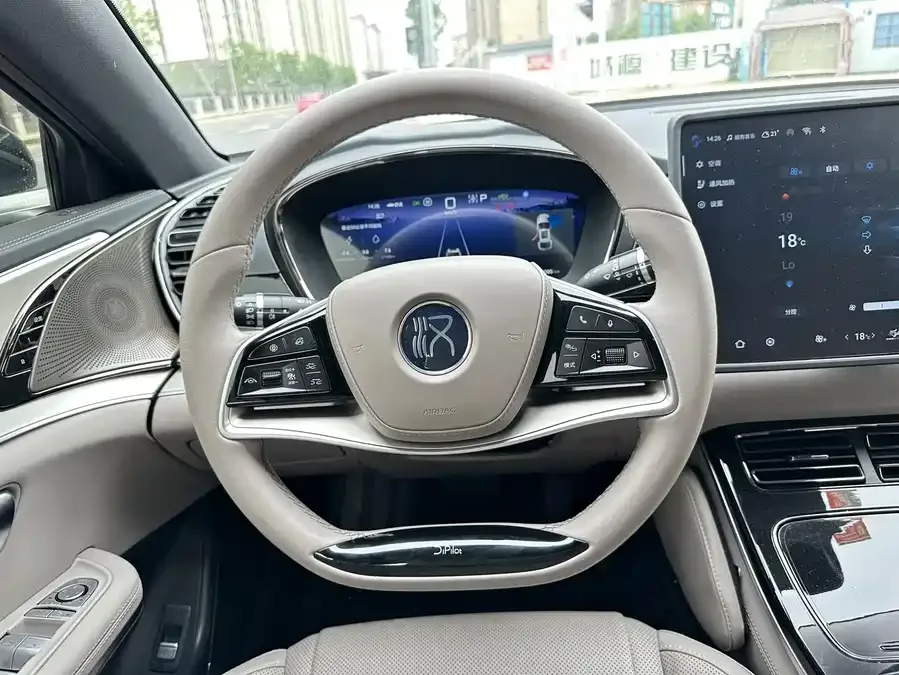 BYD Second-hand Han 2025 DM-i 125KM Comfort Edition 2025 — миниатюра 4