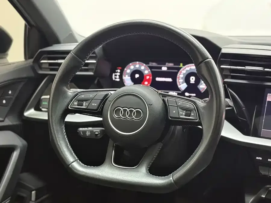 Audi A3 2021 Sportback 35 TFSI stylish and sporty 2022 — миниатюра 3