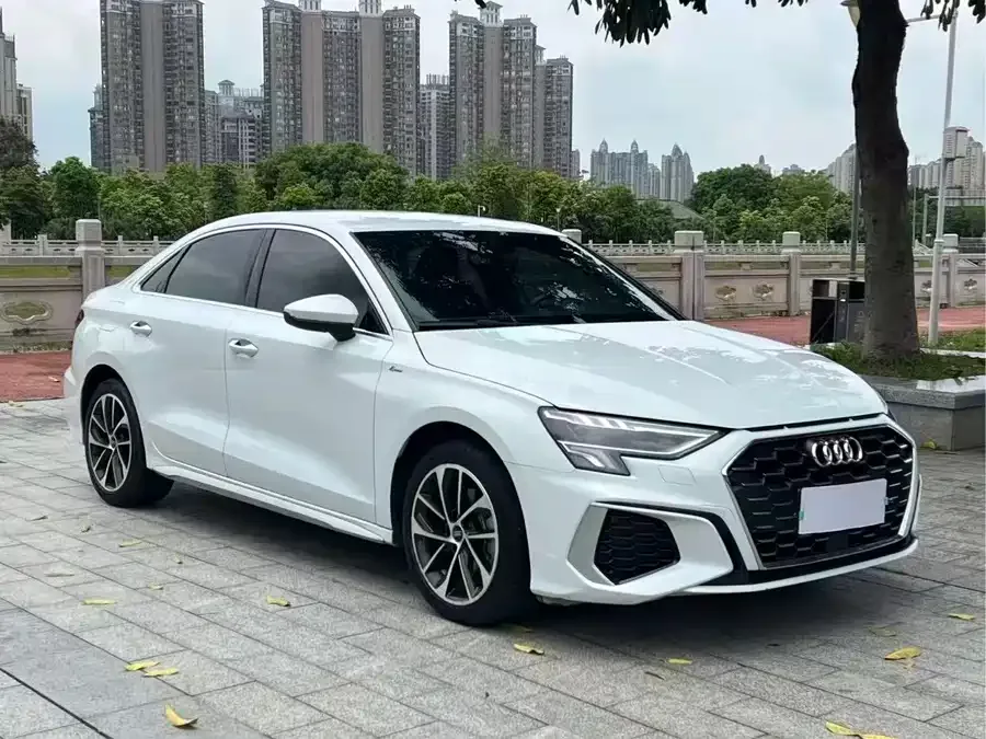 Audi A3 2022 A3L Limousine 35 TFSI aggressive and sporty 2022 — миниатюра 3