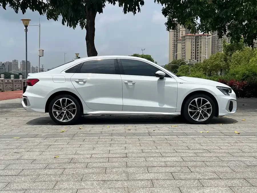 Audi A3 2022 A3L Limousine 35 TFSI aggressive and sporty 2022 — миниатюра 5