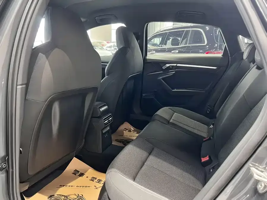 Audi A3 2022 A3L Limousine 35 TFSI aggressive and sporty 2022 — миниатюра 4