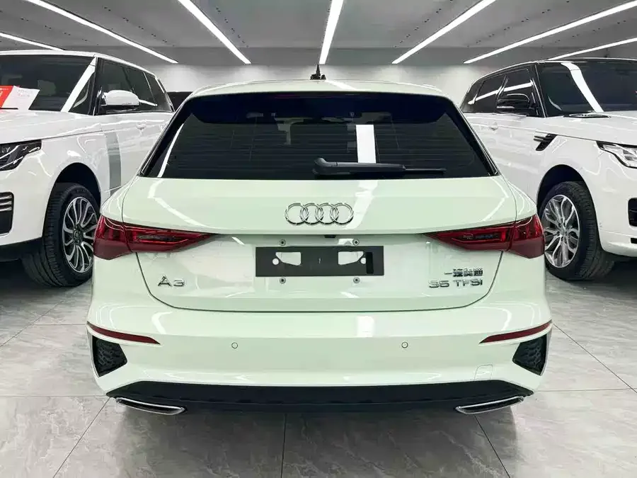 Audi A3 2021 Sportback 35 TFSI stylish and sporty 2022 — миниатюра 2