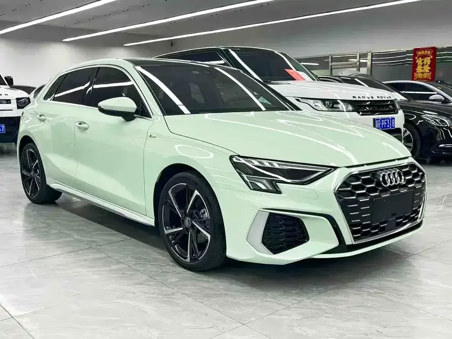 Audi A3 2021 Sportback 35 TFSI stylish and sporty 2022 — миниатюра 3