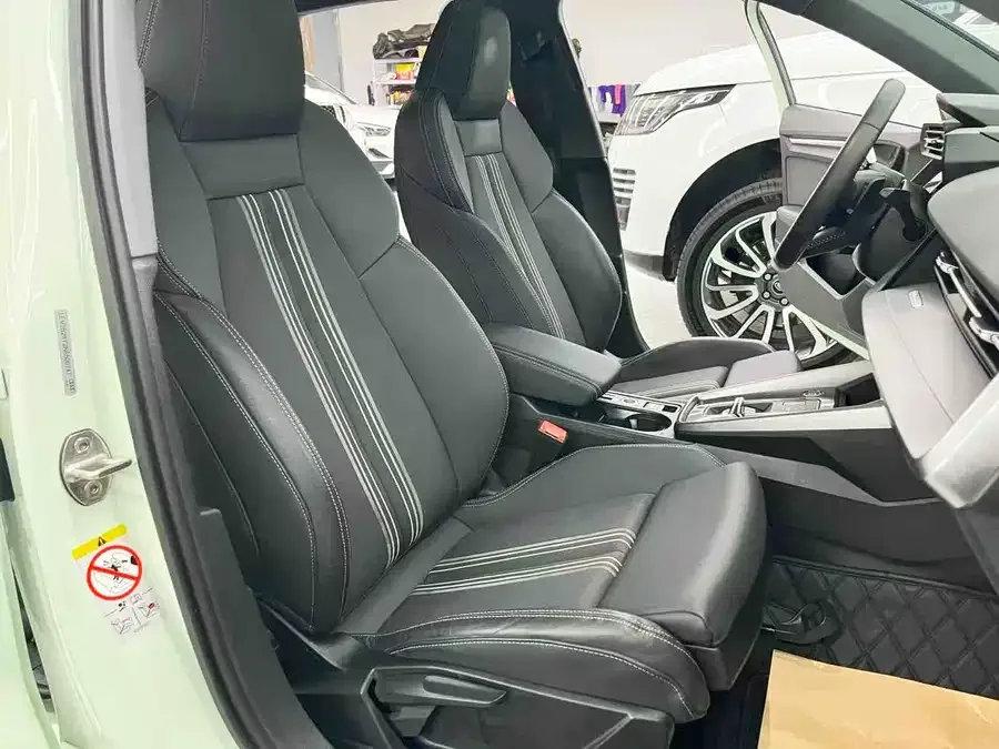 Audi A3 2021 Sportback 35 TFSI stylish and sporty 2022 — миниатюра 5