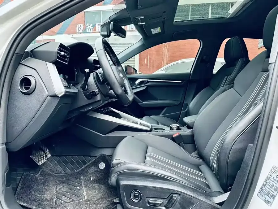 Audi A3 2022 A3L Limousine 35 TFSI Fashion Sports 2023 — миниатюра 2